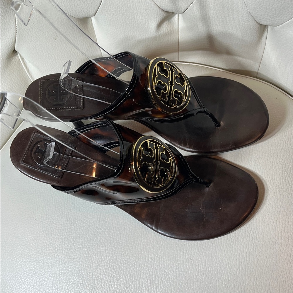 Tory Burch Brown Tortoiseshell Logo Thong Heeled Sandals 8 - Picture 10 of 16